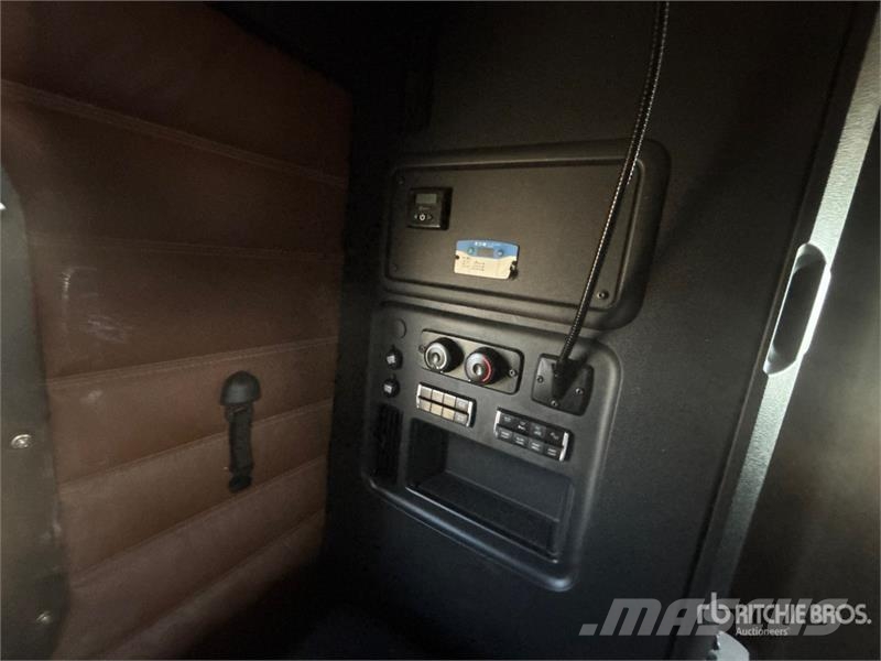 Freightliner Cascadia 126 6x4 T/A Sleeper Truck Tractor Motrici e Trattori Stradali