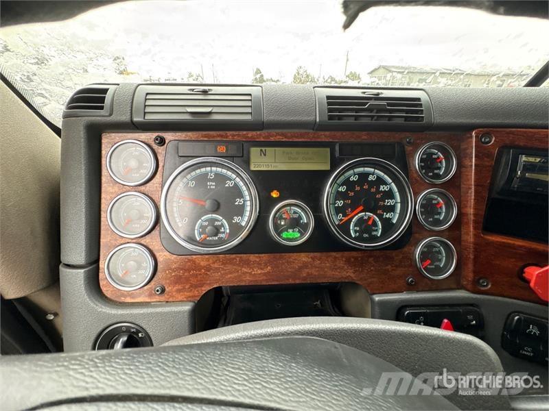 Freightliner Cascadia 125 6x4 T/A Sleeper Truck Tractor Sattelzugmaschinen