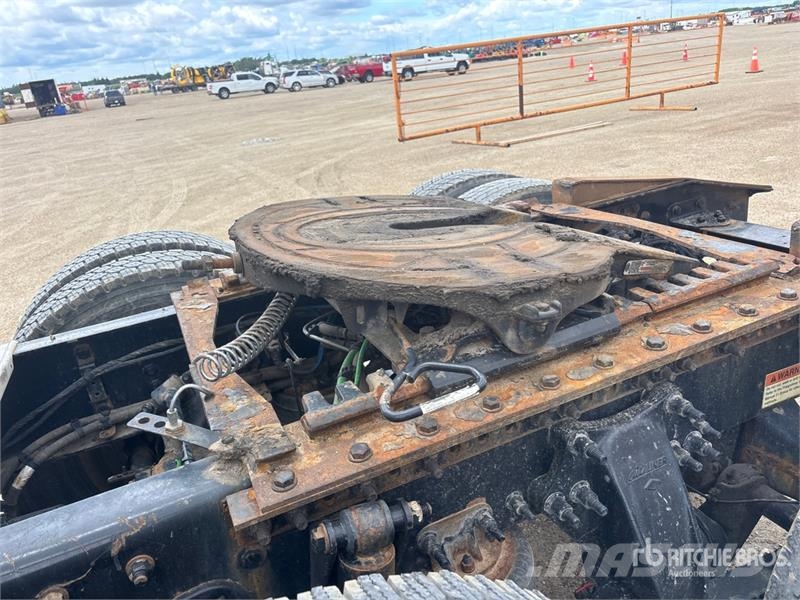 Freightliner Cascadia 126 6x4 T/A Sleeper Truck Tractor Dragbilar