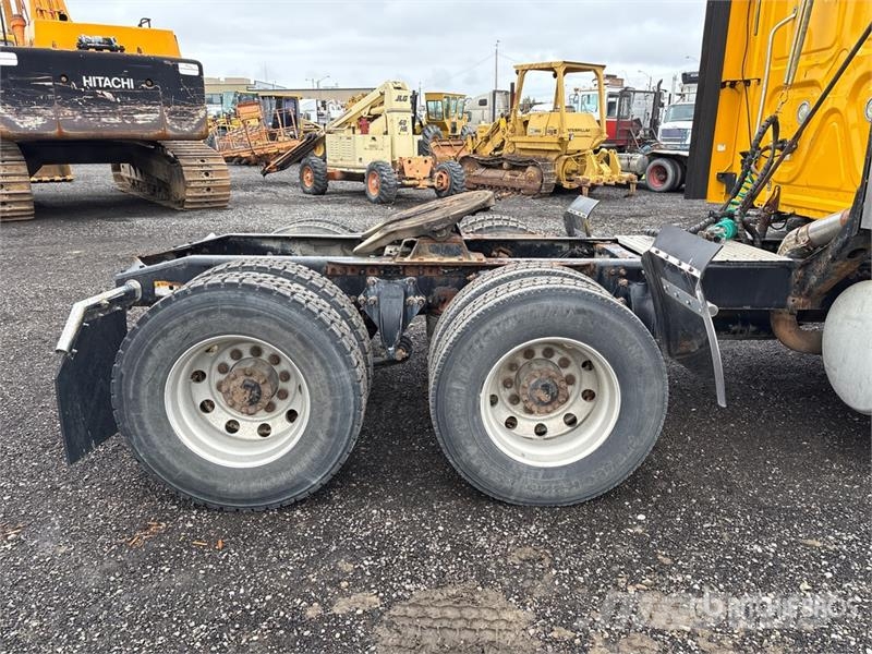 Freightliner Cascadia 125 6x4 T/A Sleeper Truck Tractor Tractor Units