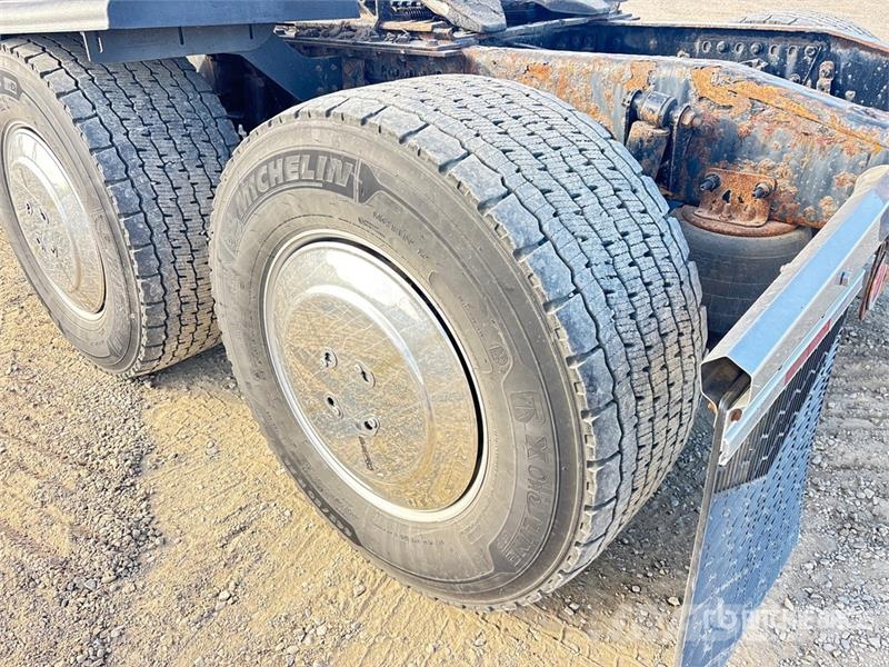 Freightliner Cascadia 126 6x4 T/A Sleeper Truck Tractor Седельные тягачи