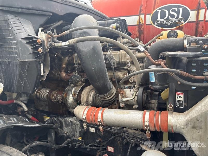 Freightliner Cascadia 126 6x4 T/A Sleeper Truck Tractor Autotractoare