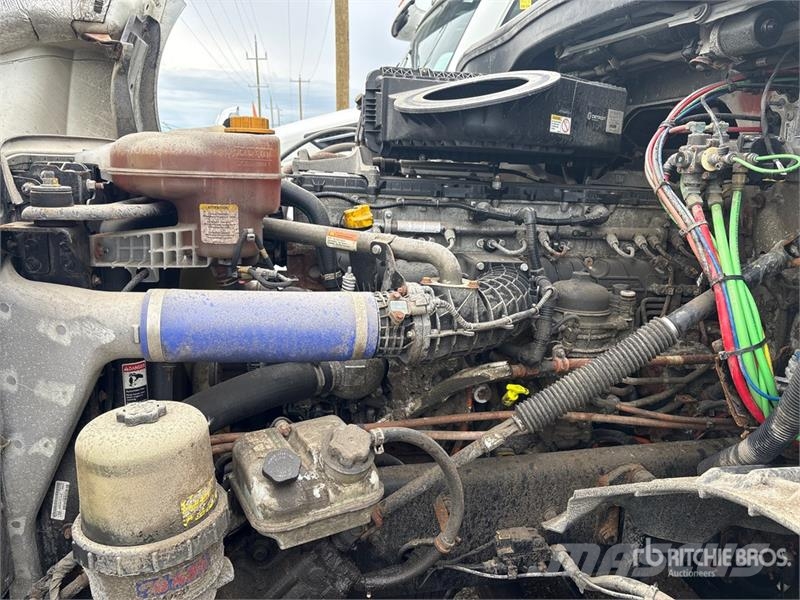 Freightliner Cascadia 6x4 T/A Sleeper Truck Tractor (Inoperable Cabezas tractoras