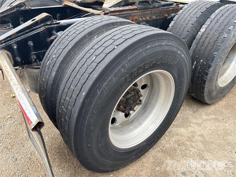 Freightliner Cascadia 6x4 T/A Sleeper Truck Tractor (Inoperable Cabezas tractoras