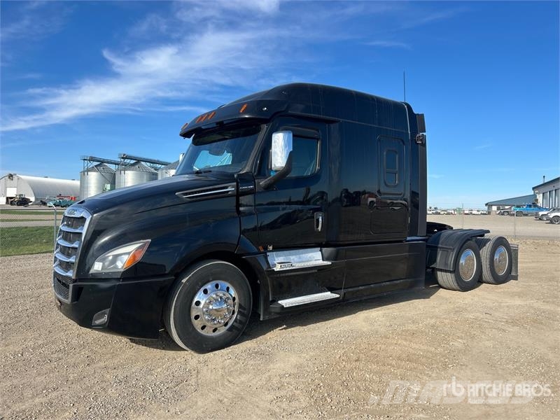 Freightliner Cascadia 126 6x4 T/A Sleeper Truck Tractor Traktorske jedinice