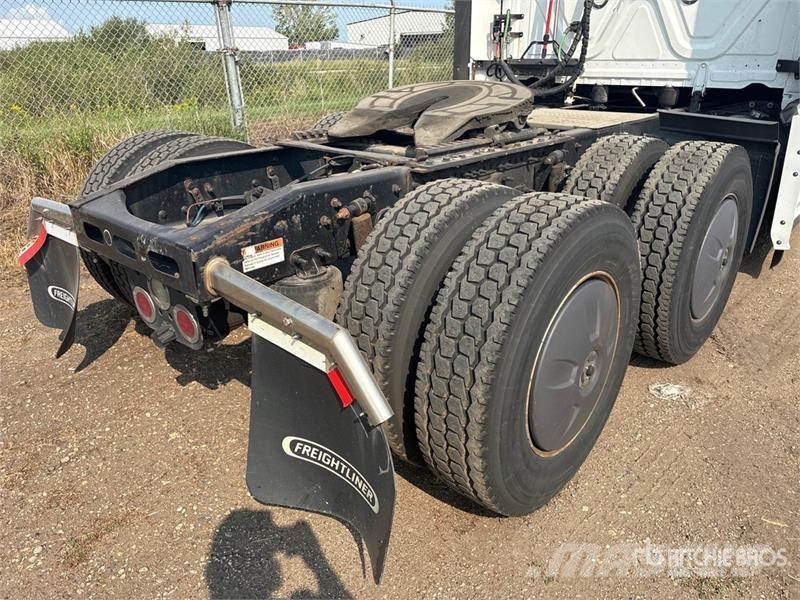 Freightliner Cascadia 113 Vilcēji