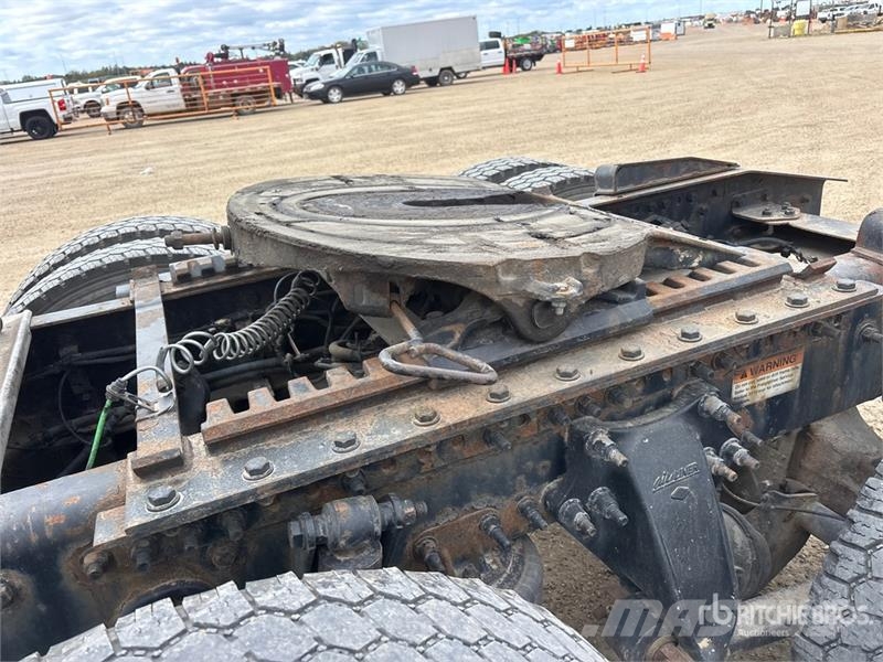Freightliner Cascadia 126 6x4 T/A Sleeper Truck Tractor Cabezas tractoras