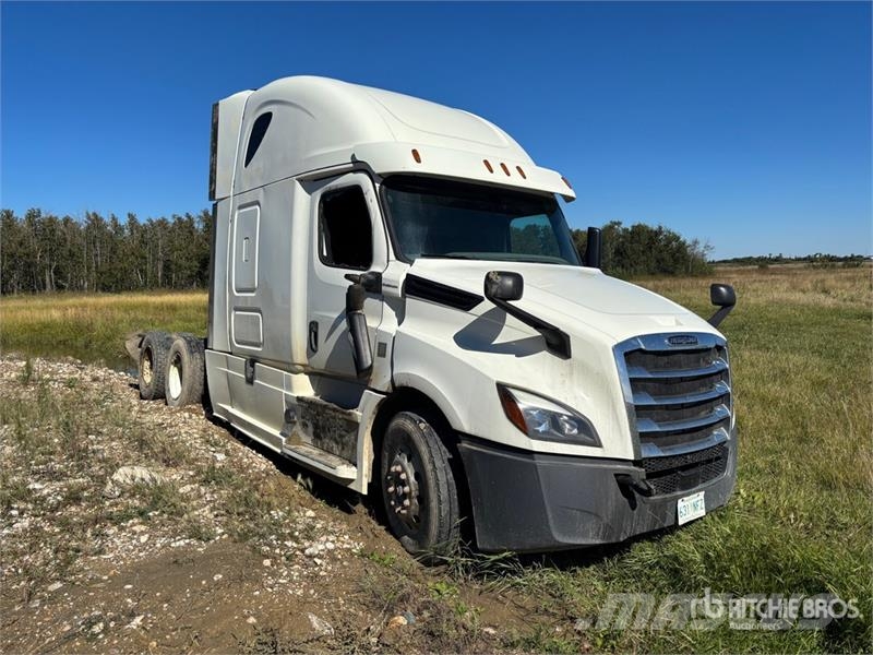 Freightliner Cascadia 126 6x4 T/A Sleeper Truck Tractor (Inoper Camiones tractor