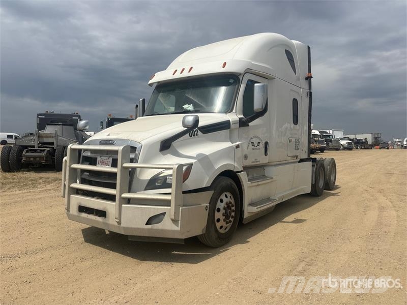 Freightliner Cascadia 126 6x4 T/A Sleeper Truck Tractor Trekkvogner