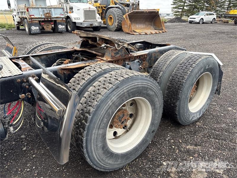 Freightliner Cascadia 125 6x4 T/A Sleeper Truck Tractor Tractor Units