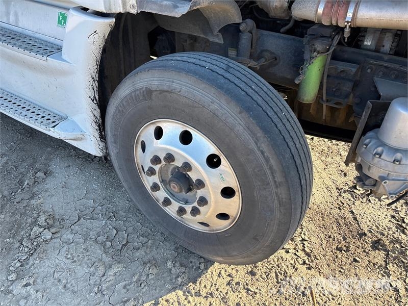 Freightliner Cascadia 6x4 6x4 T/A Sleeper Truck Tractor (Inoper Cabezas tractoras