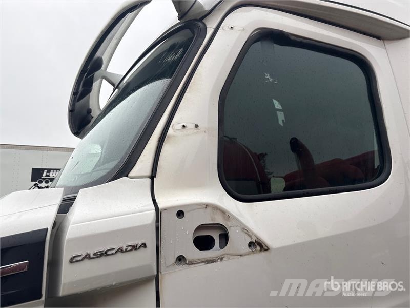 Freightliner Cascadia 126 6x4 T/A Sleeper Truck Tractor Autotractoare