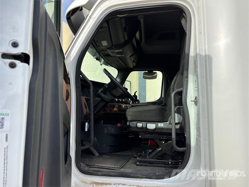Freightliner Cascadia 126 T/A Sleeper Truck Tractor Cavalos mecânicos