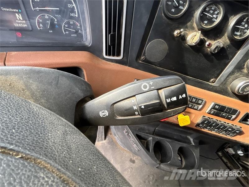 Freightliner Cascadia 126 T/A Sleeper Truck Tractor Cavalos mecânicos
