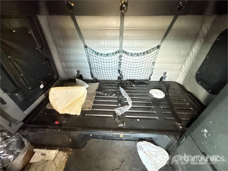 Freightliner Cascadia 126 6x4 T/A Sleeper Truck Tractor Vetopöytäautot