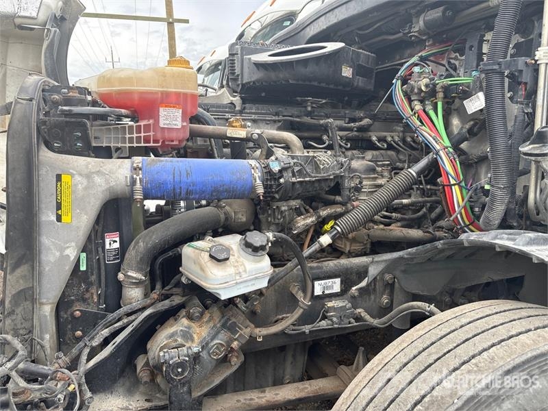 Freightliner Cascadia 6x4 T/A Sleeper Truck Tractor (Inoperable Cabezas tractoras