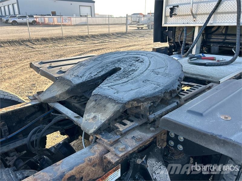 Freightliner Cascadia 126 6x4 T/A Sleeper Truck Tractor Влекачи