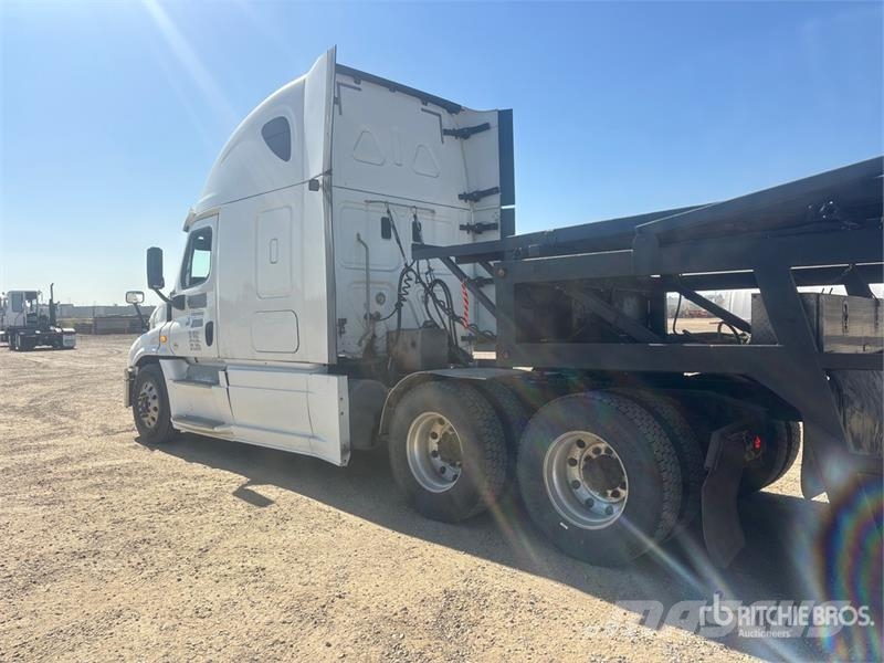 Freightliner Cascadia 125 6x4 Sleeper Car Carrier Truck Autotransporteri