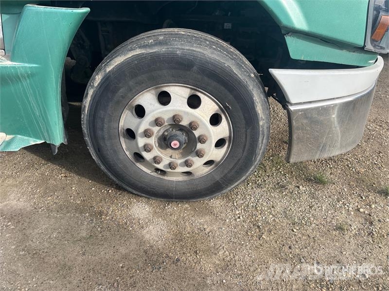 Freightliner Cascadia 125 6x4 T/A Sleeper Truck Tractor (Inoper Motrici e Trattori Stradali
