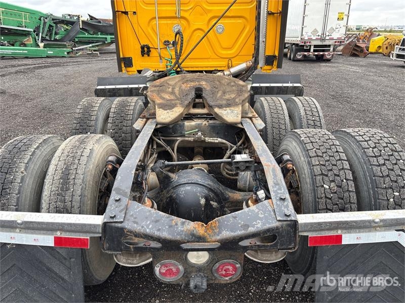 Freightliner Cascadia 125 6x4 T/A Sleeper Truck Tractor Tractor Units