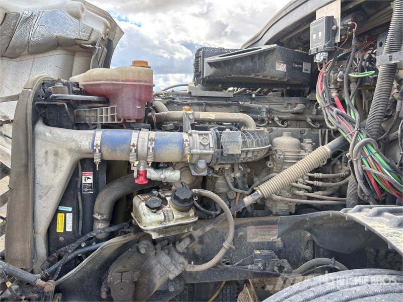 Freightliner Cascadia 126 6x4 T/A Sleeper Truck Tractor Sattelzugmaschinen
