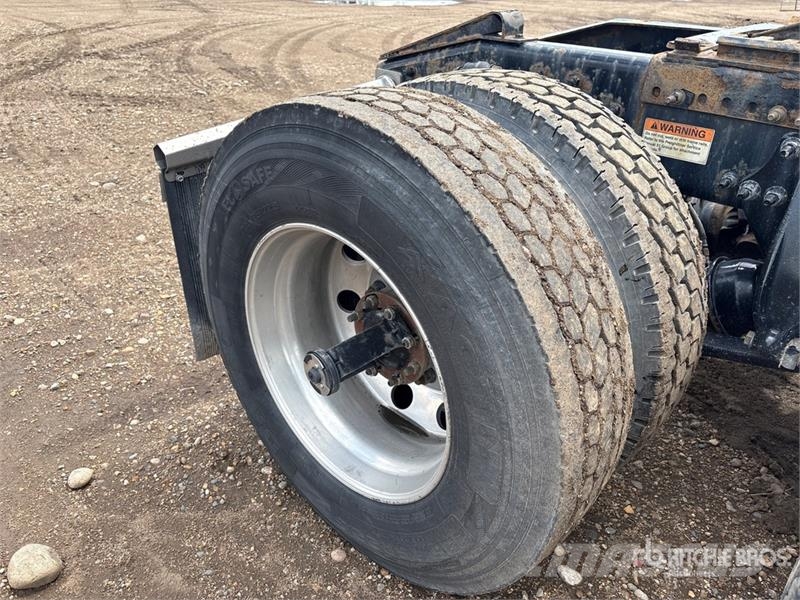 Freightliner Cascadia 126 6x4 T/A Sleeper Truck Tractor Camiones tractor