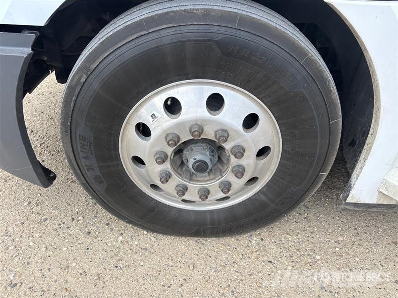 Freightliner Cascadia 126 6x4 T/A Sleeper Truck Tractor Vilcēji