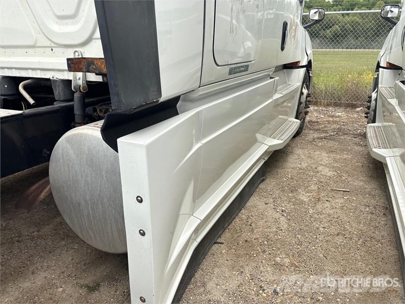 Freightliner Cascadia 6x4 T/A Sleeper Truck Tractor (Inoperable Cabezas tractoras