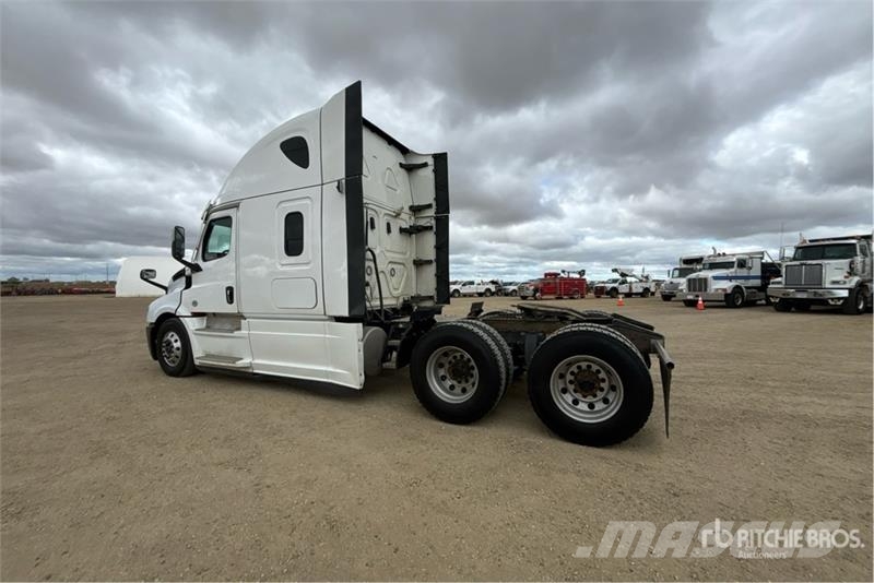 Freightliner Cascadia 126 6x4 T/A Sleeper Truck Tractor Vilcēji