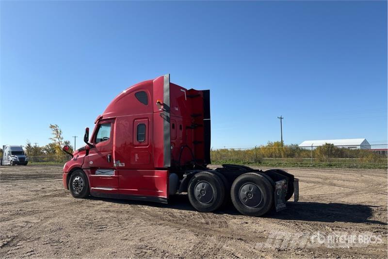 Freightliner Cascadia 126 T/A Sleeper Truck Tractor Camiones tractor