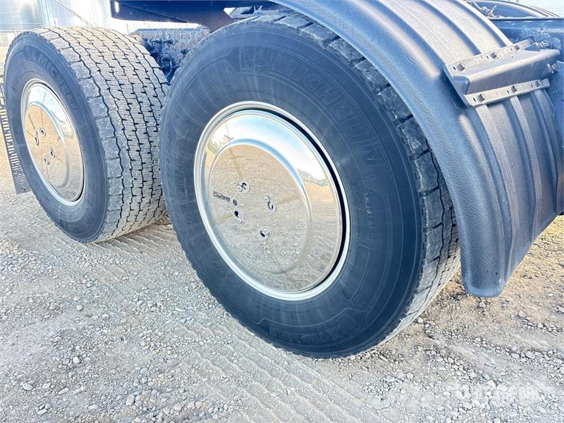 Freightliner Cascadia 126 6x4 T/A Sleeper Truck Tractor Седельные тягачи