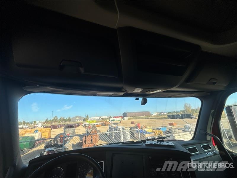 Freightliner Cascadia 126 6x4 T/A Sleeper Truck Tractor Traktorske jedinice