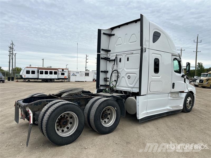 Freightliner Cascadia 126 T/A Sleeper Truck Tractor Vilcēji