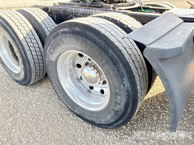 Freightliner Cascadia 126 6x4 T/A Sleeper Truck Tractor Ciągniki siodłowe