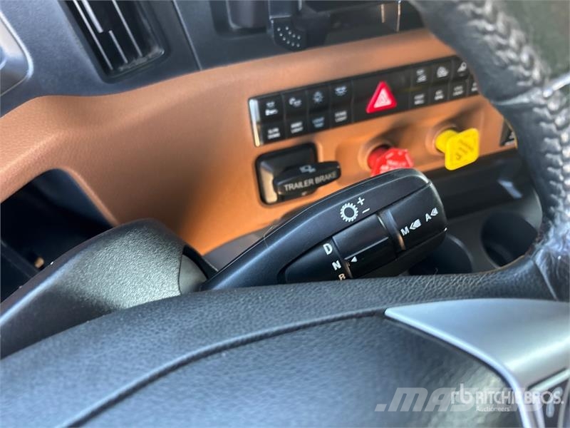 Freightliner Cascadia 126 6x4 T/A Sleeper Truck Tractor Motrici e Trattori Stradali