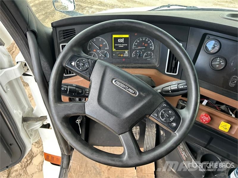 Freightliner Cascadia 126 6x4 T/A Sleeper Truck Tractor (Inoper وحدات الجر