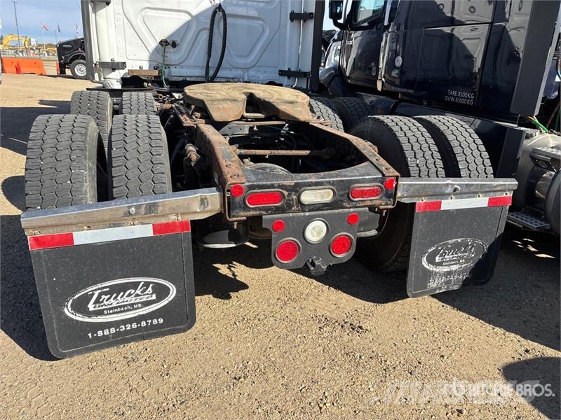 Freightliner Cascadia 126 6x4 T/A Sleeper Truck Tractor Motrici e Trattori Stradali