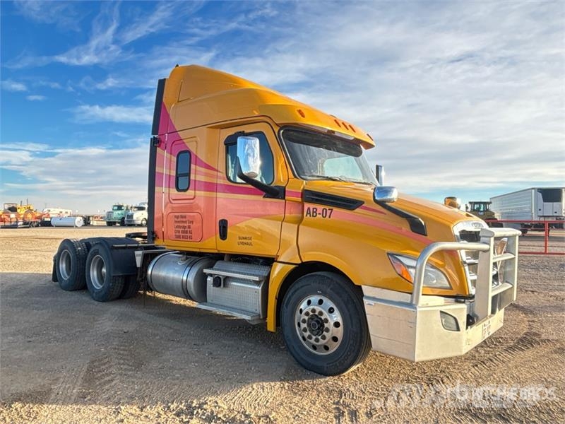 Freightliner Cascadia 126 6x4 T/A Sleeper Truck Tractor (Inoper Tegljači