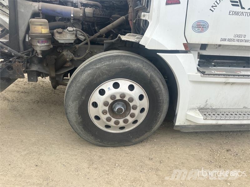 Freightliner Cascadia 126 6x4 T/A Sleeper Truck Tractor Trekkvogner
