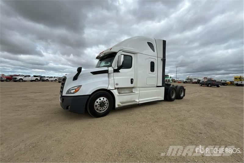 Freightliner Cascadia 126 6x4 T/A Sleeper Truck Tractor Vilcēji