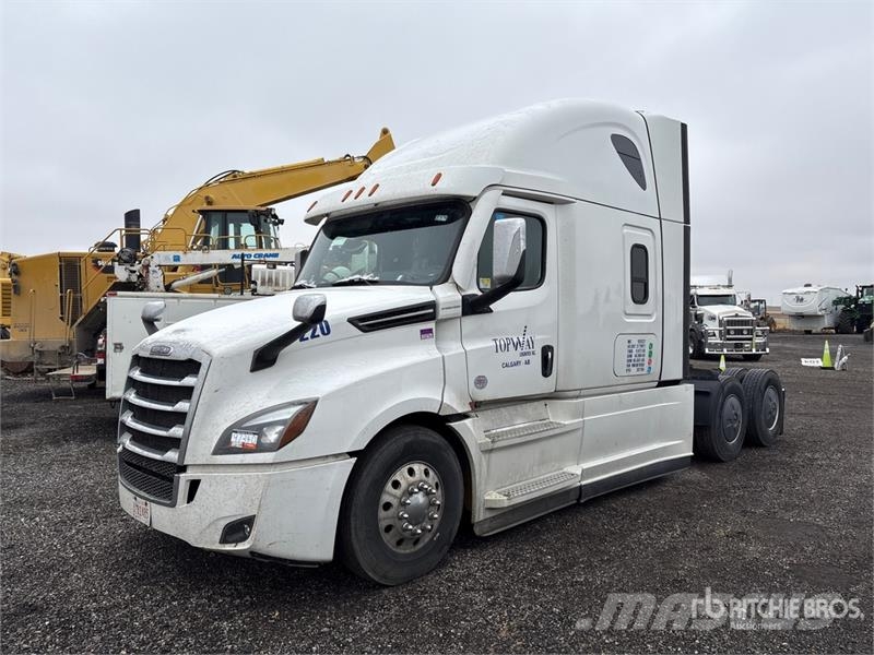 Freightliner Cascadia 6x4 T/A Sleeper Truck Tractor Tegljači