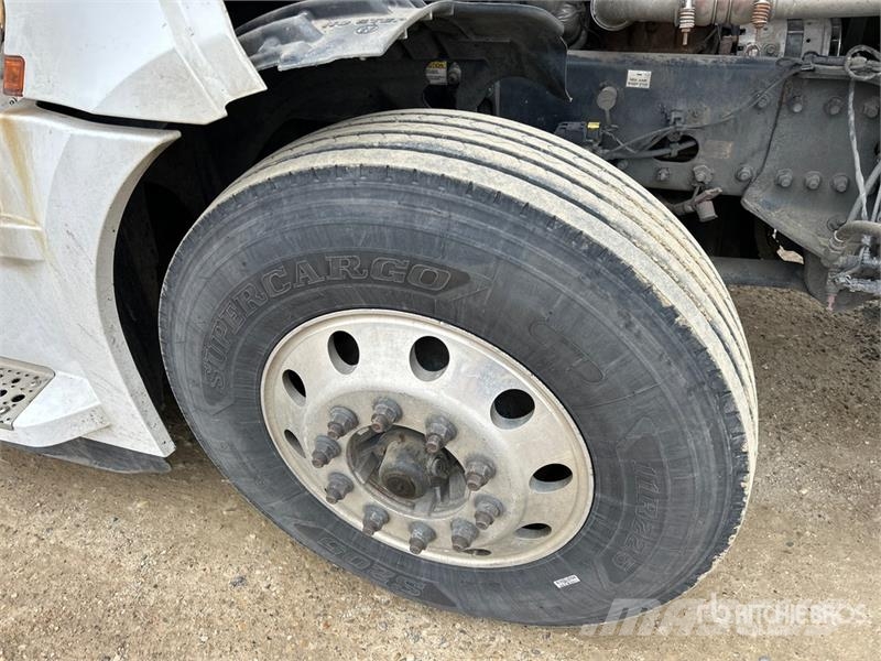 Freightliner Cascadia 126 6x4 T/A Sleeper Truck Tractor Truck Tractor Units