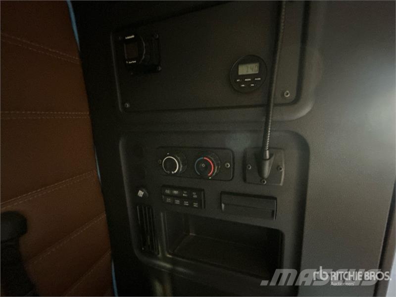 Freightliner Cascadia 126 6x4 T/A Sleeper Truck Tractor Влекачи