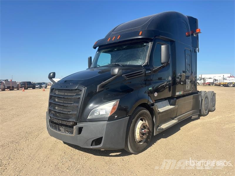 Freightliner Cascadia 126 6x4 T/A Sleeper Truck Tractor Тягачі