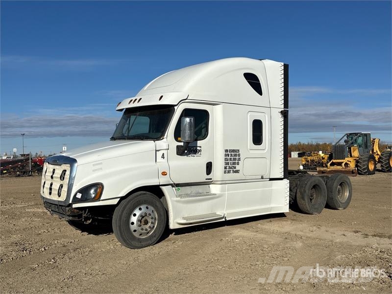 Freightliner Cascadia 6x4 6x4 T/A Sleeper Truck Tractor (Inoper Cabezas tractoras
