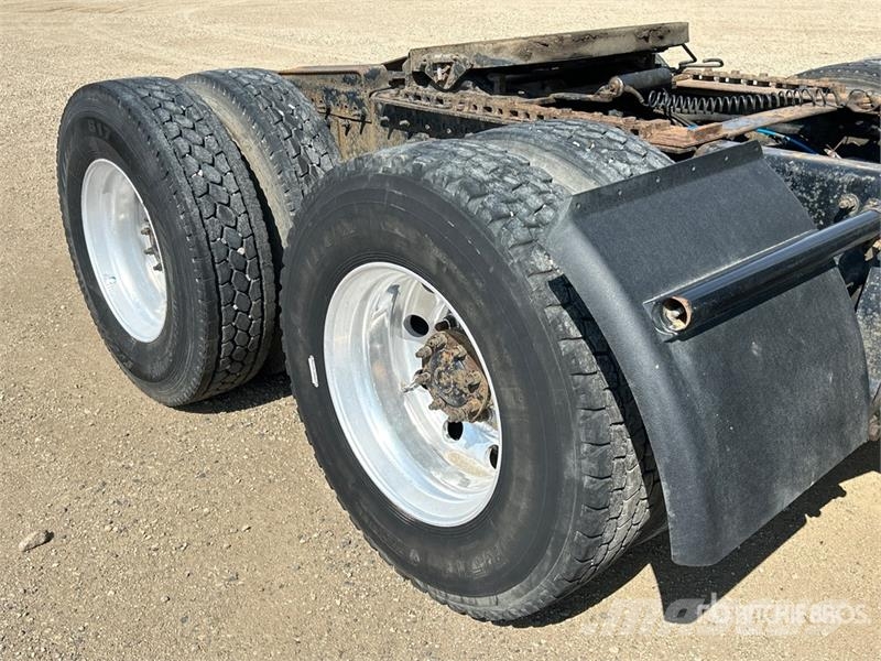 Freightliner Cascadia 125 6x4 T/A Sleeper Truck Tractor Седельные тягачи