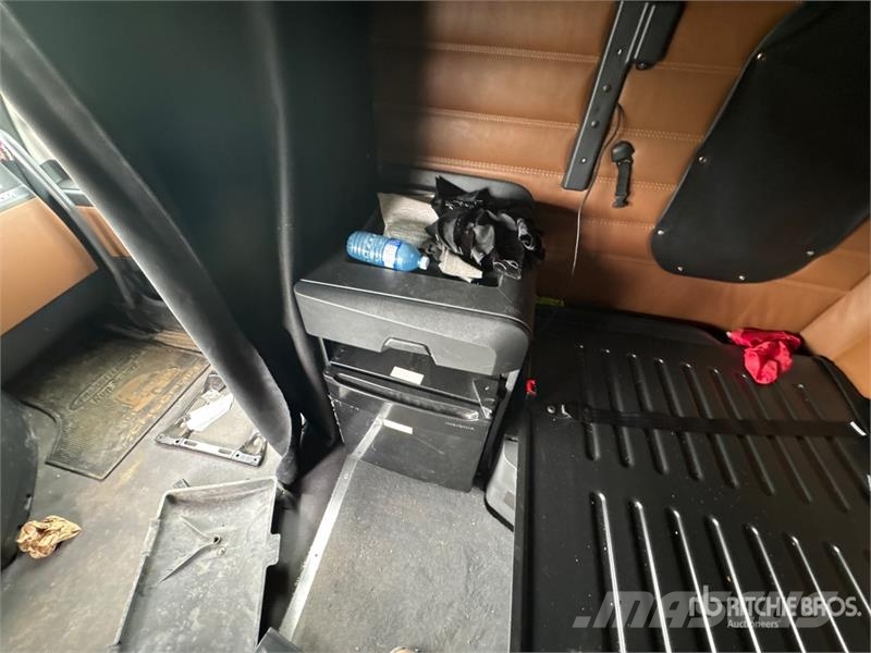 Freightliner Cascadia 6x4 T/A Sleeper Truck Tractor (Inoperable Cabezas tractoras