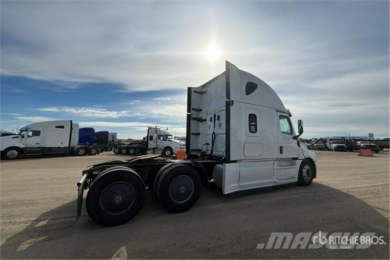 Freightliner Cascadia 126 6x4 T/A Sleeper Truck Tractor وحدات الجر