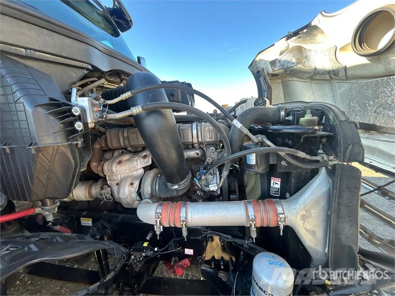 Freightliner Cascadia 126 6x4 T/A Sleeper Truck Tractor Седельные тягачи