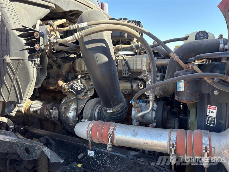 Freightliner Cascadia 126 T/A Sleeper Truck Tractor Camiones tractor